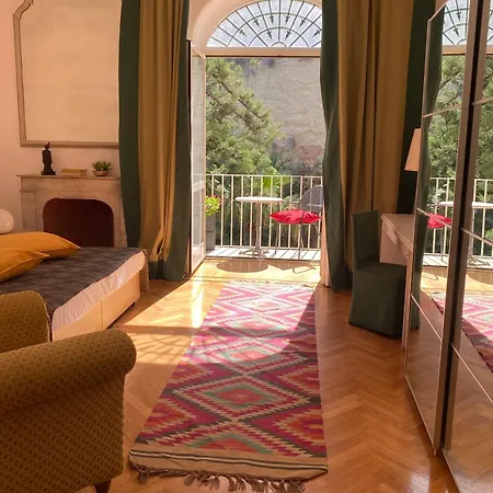 Palazzo Mele Неаполь